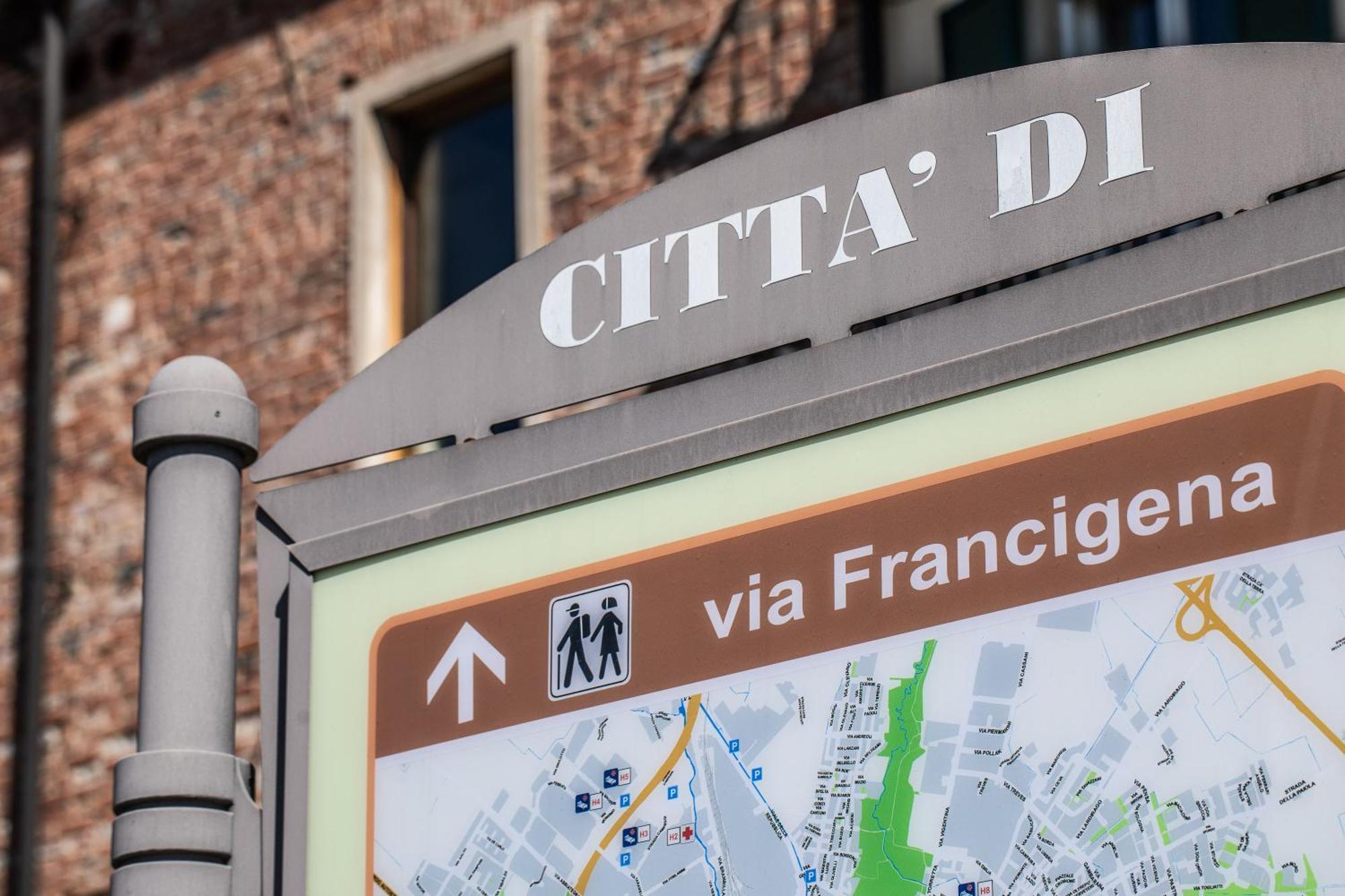 Angolo Al Ponte Micro Appartamento In Pieno Centro Pavia Buitenkant foto